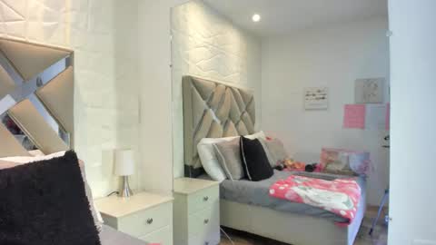 Raquel Moore  online show from 03.12.26