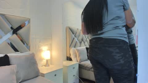 Raquel Moore  online show from 03.14.26