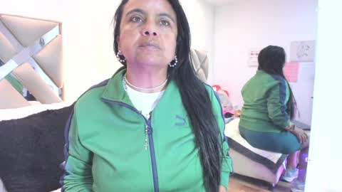 Raquel Moore  online show from 04.04.26