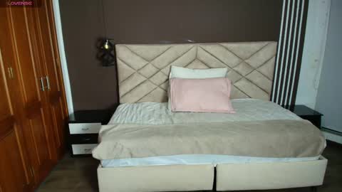 Raquel online show from 02.12.25