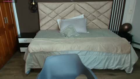 Raquel online show from 02.22.25