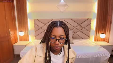 Snapshot of raqueljones_ chatting on 02.11.26 Raquel online show from 02.11.26