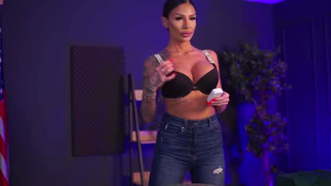 Raquelle online show from 01.23.25