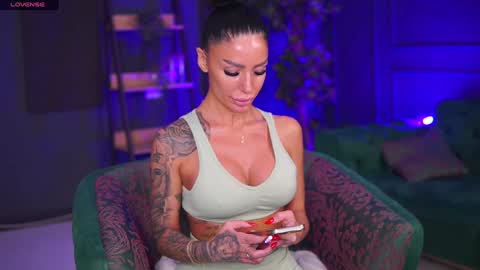 Raquelle online show from 01.27.25