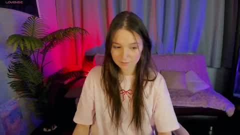 Snapshot of raven_crowe chatting on 03.09.26 Raven online show from 03.09.26