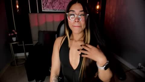 Snapshot of raven_dooll chatting on 10.25.25 Raven online show from 10.25.25