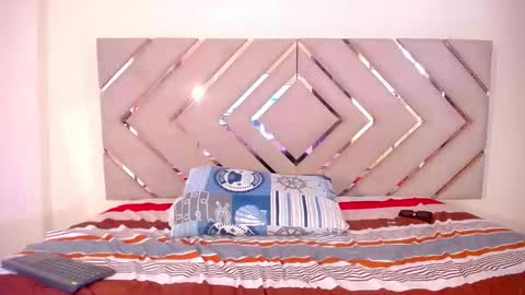 RAVEN FOXTER online show from 12.13.25