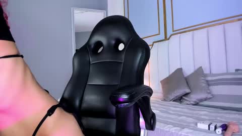 Snapshot of raven_jade_ chatting on 02.26.25 raven_jade_ online show from 02.26.25