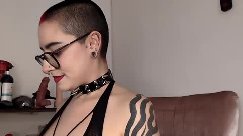 Snapshot of ravendarkness_ chatting on 02.18.25 ravendarkness_ online show from 02.18.25