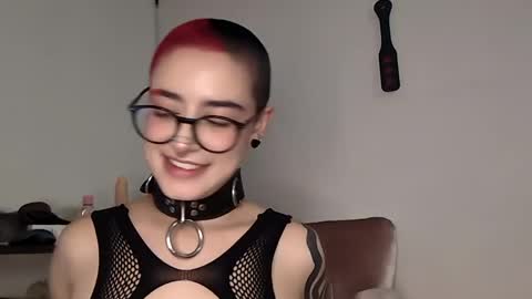 Snapshot of ravendarkness_ chatting on 02.20.25 ravendarkness_ online show from 02.20.25