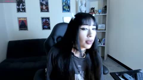 ravenelle_ online show from 07.12.26