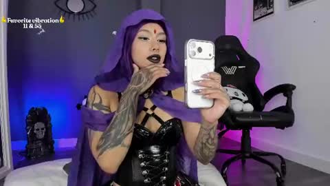 Snapshot of ravenwitch_ chatting on 06.20.26 Raven Witch online show from 06.20.26