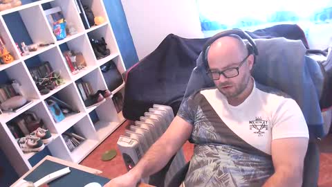 ravingr3d3 online show from 02.26.25