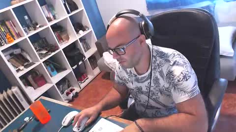 ravingr3d3 online show from 10.10.25