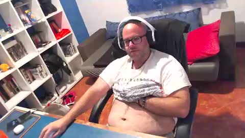 Snapshot of ravingr3d3 chatting on 06.18.26 ravingr3d3 online show from 06.18.26
