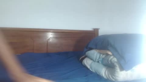 Snapshot of rayannzz chatting on 10.26.25 eyan online show from 10.26.25