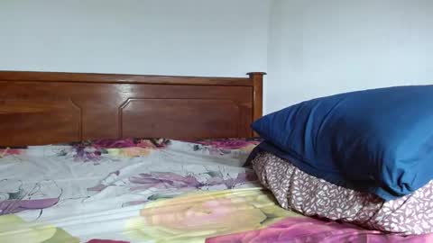 Snapshot of rayannzz chatting on 11.15.25 eyan online show from 11.15.25