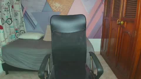 raylin_escobar online show from 05.16.26