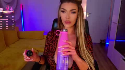 raysalexis19 online show from 02.19.25