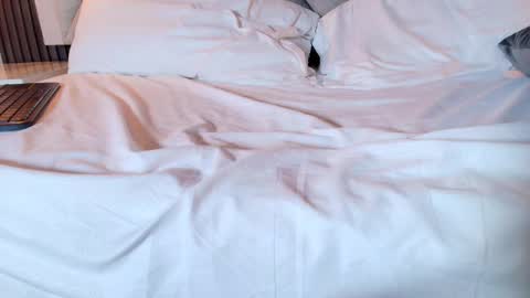 DONCELLA online show from 03.08.26