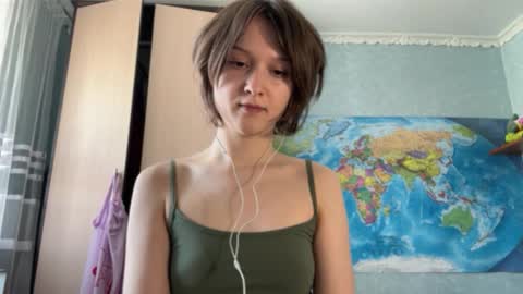 Snapshot of rebbeccaniimi chatting on 03.15.26 Bella online show from 03.15.26