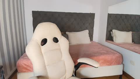 I invite you to my birthday on November 3th  online show from 01.12.25