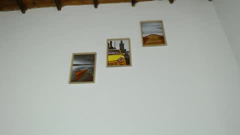 Becca Johnsoon online show from 03.08.25