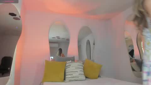 Snapshot of rebeccahudson_ chatting on 03.07.25 Rebe online show from 03.07.25