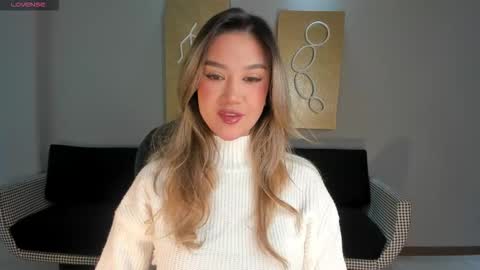 Snapshot of rebeccahudson_ chatting on 10.23.25 Rebe online show from 10.23.25