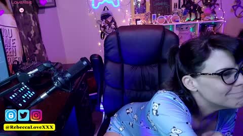 Snapshot of rebeccalovexxx chatting on 02.03.25 Rebecca Love online show from 02.03.25