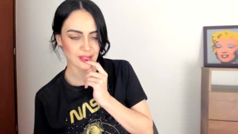 Snapshot of red_flower203 chatting on 10.09.25 red_flower203 online show from 10.09.25