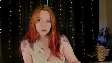 Snapshot of red_passsion chatting on 07.19.26 Mia online show from 07.19.26