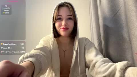 Snapshot of redbullvibe chatting on 01.10.26 Mia online show from 01.10.26