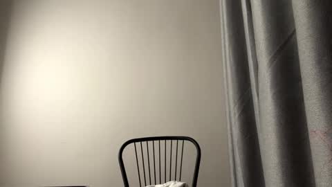 Snapshot of redbullvibe chatting on 01.12.26 Mia online show from 01.12.26