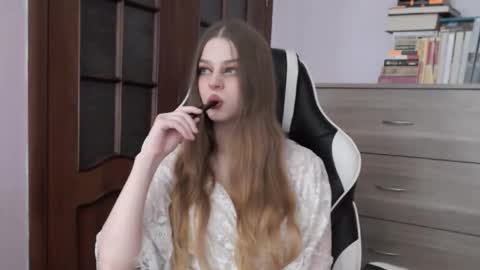 Lily online show from 09.23.25