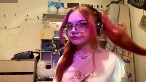 Snapshot of redheadcatxd chatting on 04.18.26 Eva online show from 04.18.26