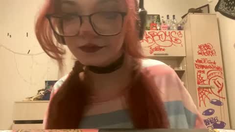 Snapshot of redheadcatxd chatting on 04.27.26 Eva online show from 04.27.26