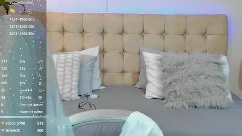 Snapshot of redhot_chilipeppers chatting on 02.23.25 Lupe online show from 02.23.25