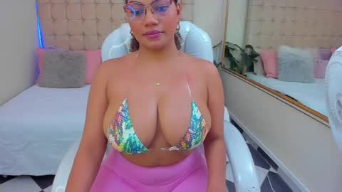 Snapshot of redhot_chilipeppers chatting on 03.11.25 Lupe online show from 03.11.25