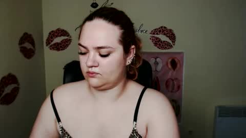 Snapshot of redhotqueen1 chatting on 06.11.26 Rina online show from 06.11.26
