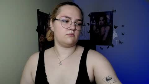 Snapshot of redhotqueen1 chatting on 06.30.26 Rina online show from 06.30.26