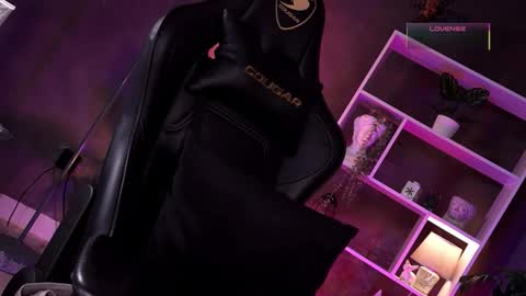 Snapshot of redjasmine_ chatting on 10.05.25 Red Jasmine online show from 10.05.25