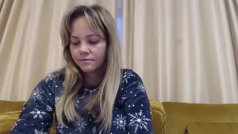 Snapshot of redjessica chatting on 09.23.25 RedJessica online show from 09.23.25