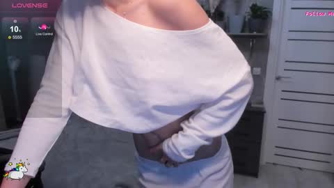 Snapshot of redmelissa chatting on 10.24.25 Stephanie online show from 10.24.25