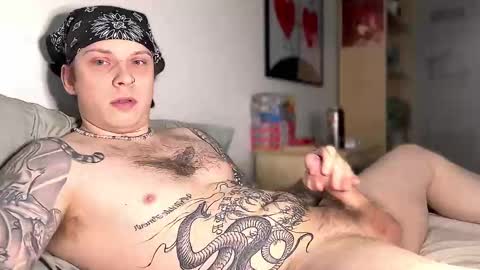 Snapshot of redrumbackwards chatting on 02.11.25 redrum online show from 02.11.25