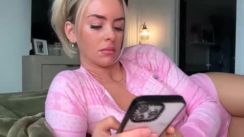 Snapshot of reecemariexx chatting on 02.25.26 reecemariexx online show from 02.25.26