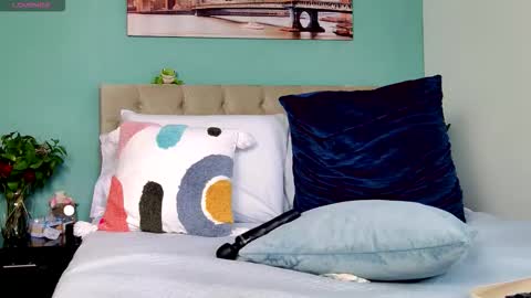 Snapshot of reese_yanella chatting on 10.30.25 Yanella online show from 10.30.25