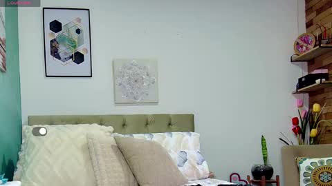 Yanella online show from 04.14.26