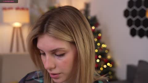 JessyinCherri yang online show from 12.21.24