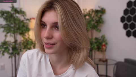 JessyinCherri yang online show from 01.16.25